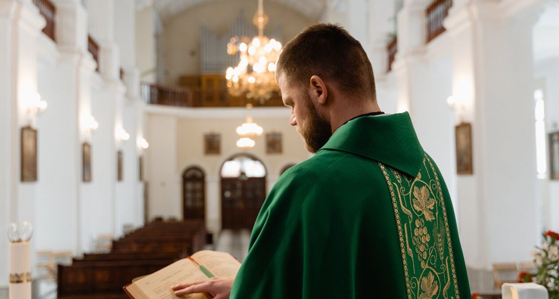 Tyle Polacy wrzucają na tacę. A na to idą pieniądze parafian Tyle Polacy wrzucają na tacę. A na to idą pieniądze parafian