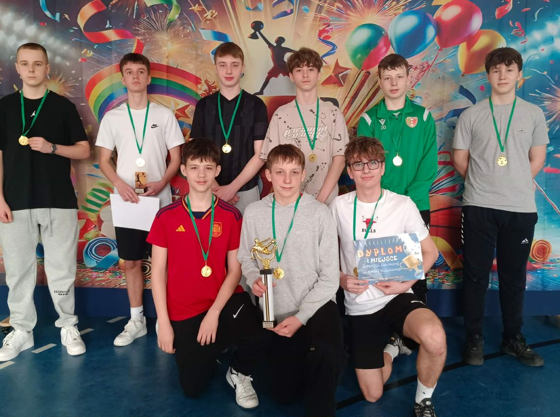 Uczcili nauczyciela i pasjonata