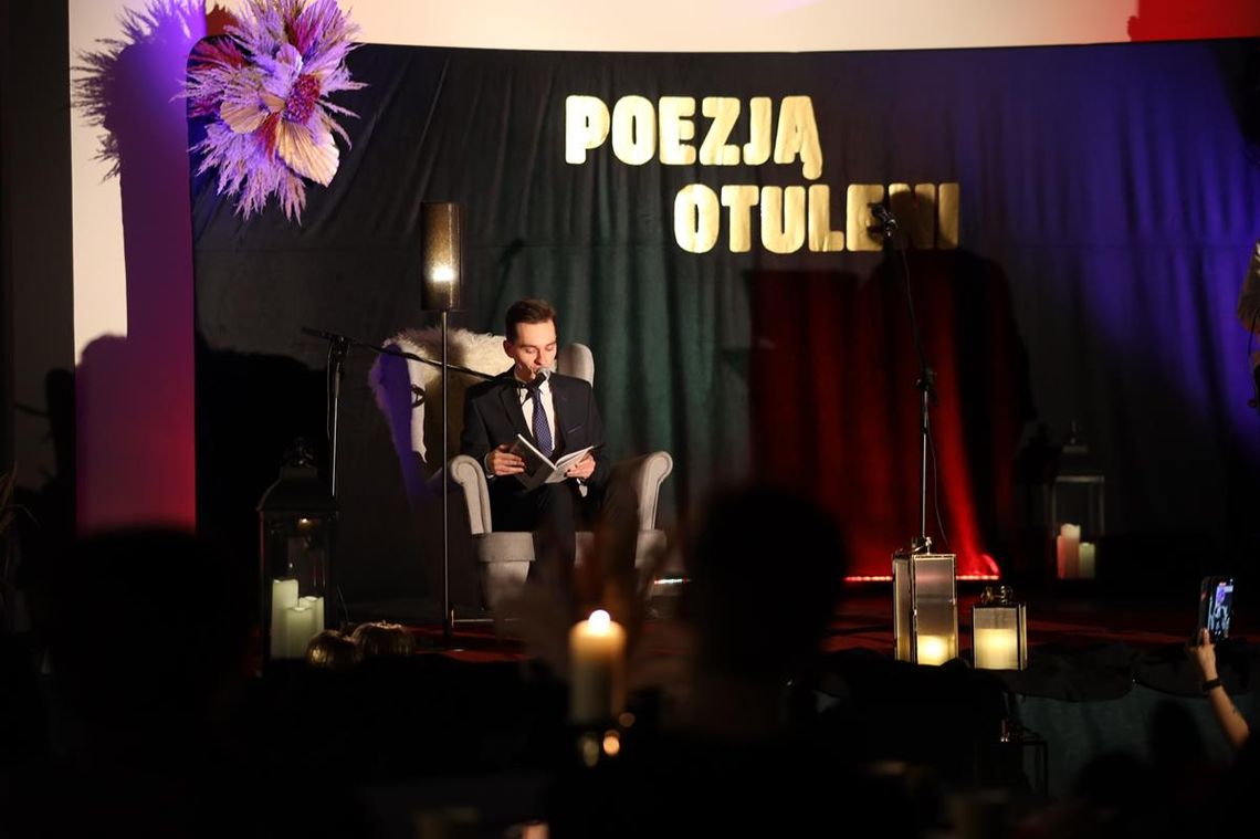 21 listopada w Centrum Kultury w Leśniowicach odbyło się wydarzenie kulturalne pod nazwą "Poezją Otuleni".