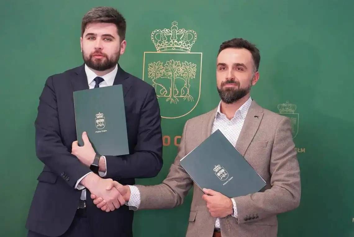 Minęły dwa lata od podpisania umowy z firmą Sarinż na przebudowę infrastruktury drogowej, prowadzącej do terminala intermodalnego. Rok temu natomiast firma ta wypowiedziała umowę zawartą z miastem.