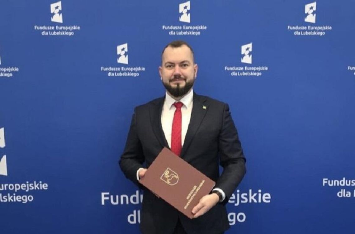 Prezes zarządu MPGK Sp. z o.o. Jakub Oleszczuk podpisał umowę na dofinansowanie projektu, który ma znacząco unowocześnić miejską infrastrukturę odpadową i zwiększyć poziom odzysku surowców.