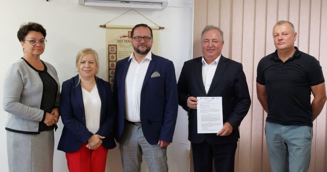 Urząd Gminy Włodawa i szkoła w Różance przejdą termomodernizację Urząd Gminy Włodawa i szkoła w Różance przejdą termomodernizację