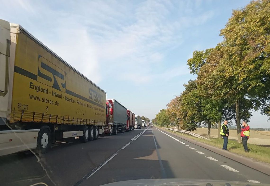 Region. Kolejka powoli się rozładowuje, ale wciąż są utrudnienia [FILM]