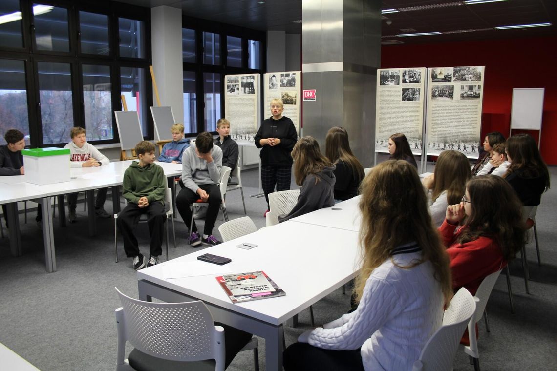 W Chełmie przeżyli Powstanie Warszawskie. Młodzież rozwiązywała szyfry w bibliotecznym escape roomie