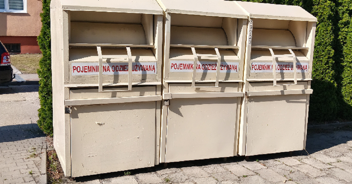 Mieszkańcy gminy Rejowiec mogą od lipca korzystać z 11 nowych pojemników przeznaczonych do zbiórki odzieży używanej i tekstyliów. Kontenery zostały ustawione we współpracy z firmą Wtórpol ze Skarżyska-Kamiennej i mają ułatwić selektywną zbiórkę rzeczy nadających się do ponownego wykorzystania.