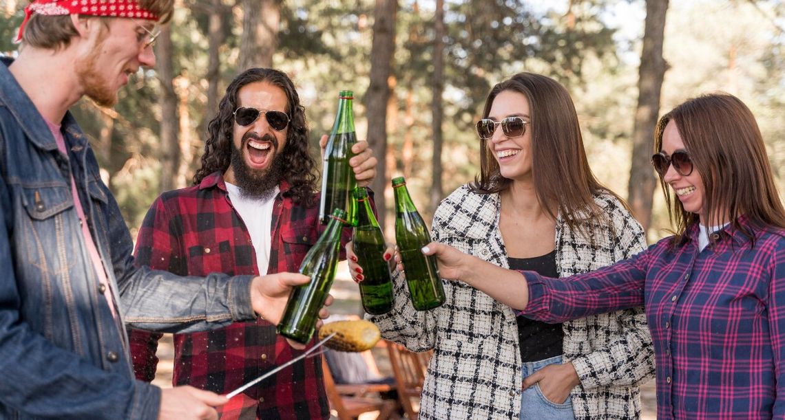 Wakacyjny boom na alkohol. To napędza sprzedaż procentów Wakacyjny boom na alkohol. To napędza sprzedaż procentów