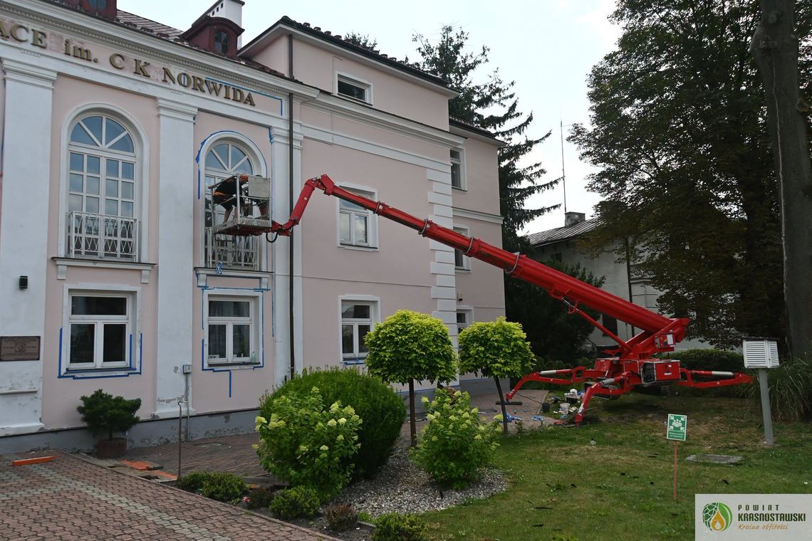 Wakacyjny remont w II LO w Krasnymstawie. Odnowiona zostanie elewacja zabytkowego budynku Wakacyjny remont w II LO w Krasnymstawie. Odnowiona zostanie elewacja zabytkowego budynku