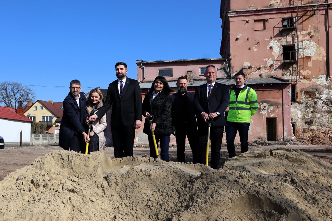 Wbili pierwszą łopatę pod rewitalizację Młyna Michalenki. Powstanie nowe centrum kultury w Chełmie [ZDJĘCIA]