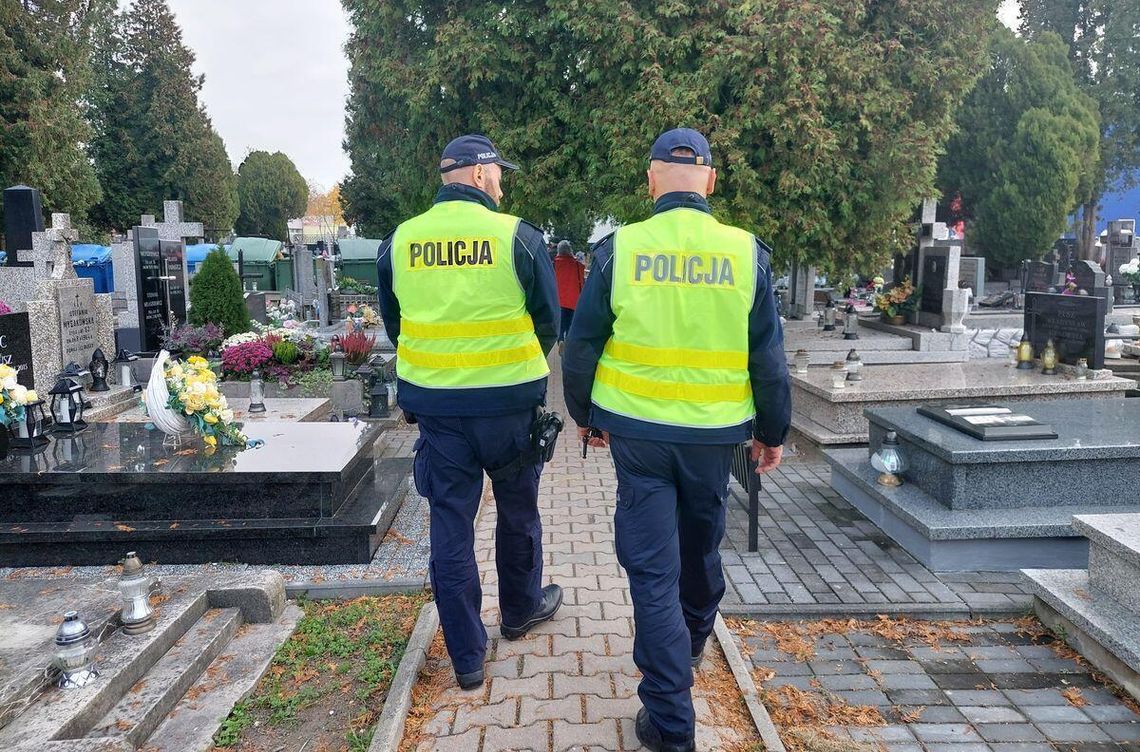 Więcej patroli chełmskiej policji i większa ostrożność. Bezpieczeństwo przed Wszystkimi Świętymi Więcej patroli chełmskiej policji i większa ostrożność. Bezpieczeństwo przed Wszystkimi Świętymi