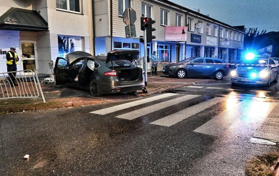 auto uderzyło w ścianę