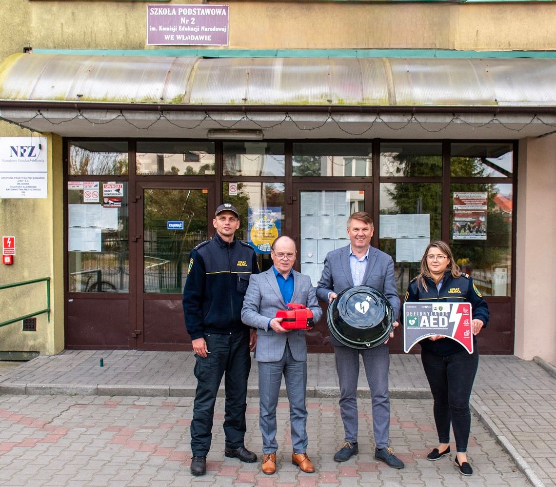 Włodawa. Defibrylatory trafiły także do szkół