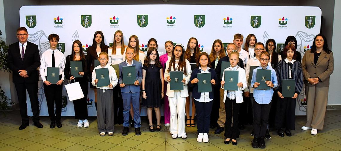 Włodawa inwestuje w młode talentów. Stypendia burmistrza dla najzdolniejszych [ZDJĘCIA]