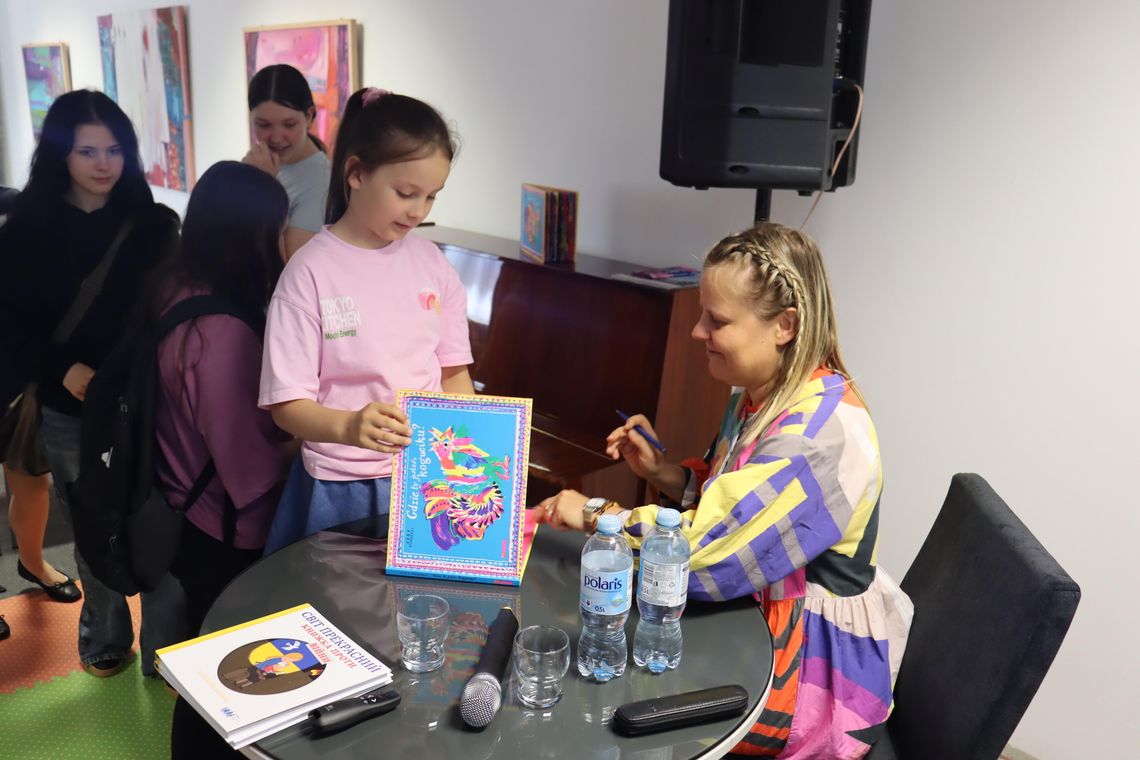 19 czerwca w Miejskiej Bibliotece Publicznej we Włodawie odbyło się spotkanie autorskie z Anną Kaźmierak, autorką i ilustratorką książek.