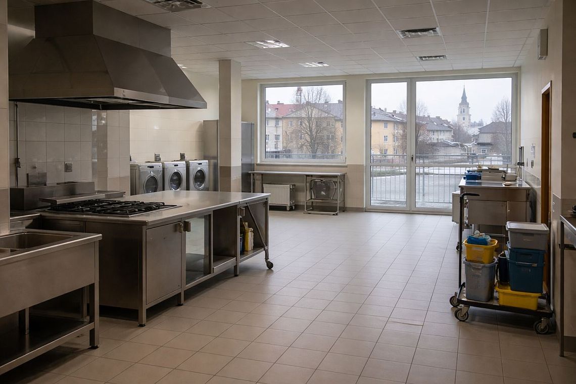 wnętrze profesjonalnej kuchni