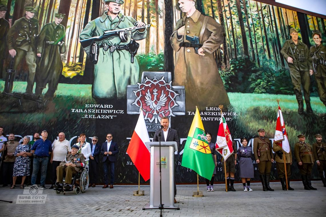 Włodawa. Odsłonięcie muralu „Braci Niezłomnych” i ekopiknik. Zobaczcie zdjęcia