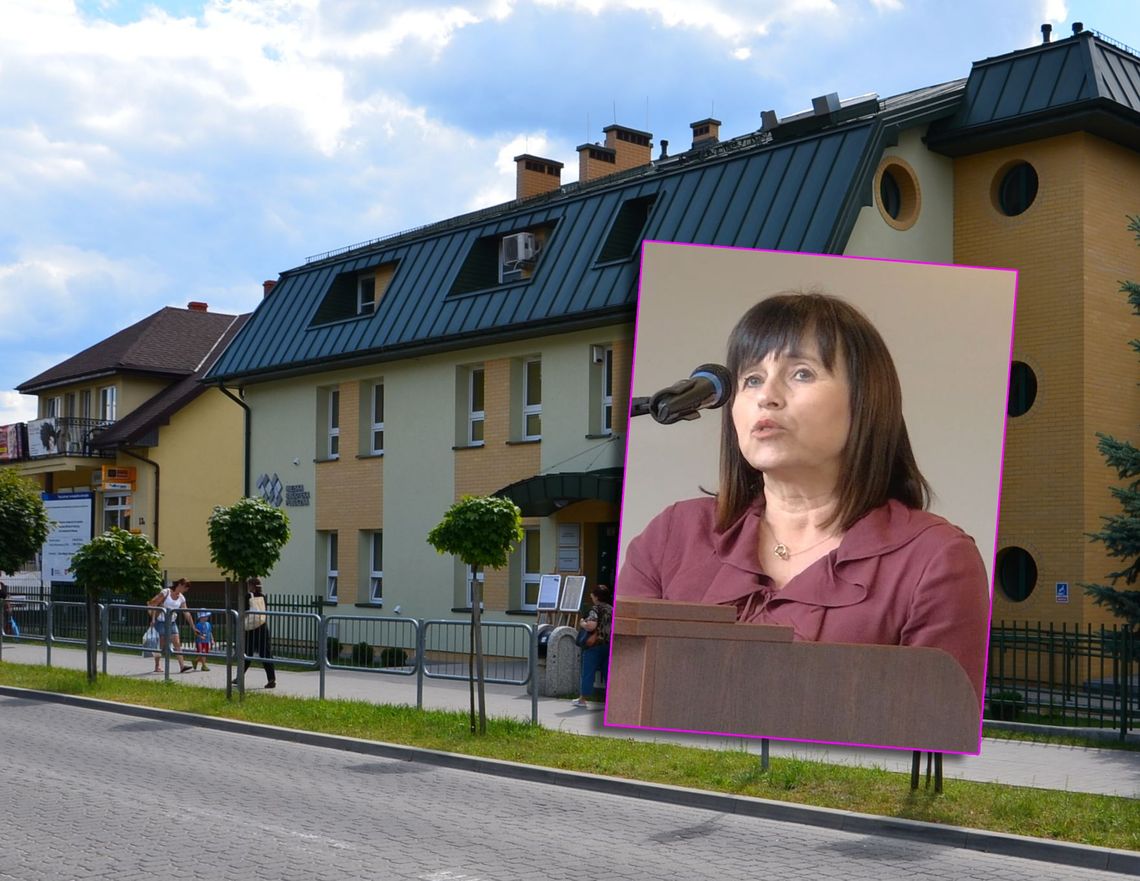 Dyrektor Dorota Redde-Sawczuk na tle włodawskiej biblioteki