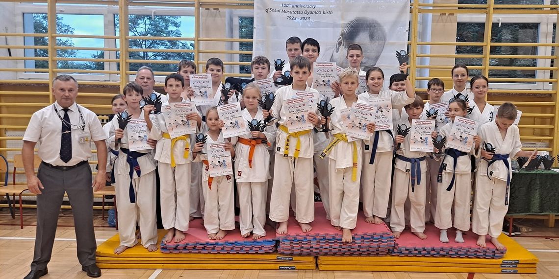 Wrócili z Chodla z medalami. Kolejne triumfy chełmskich karateków