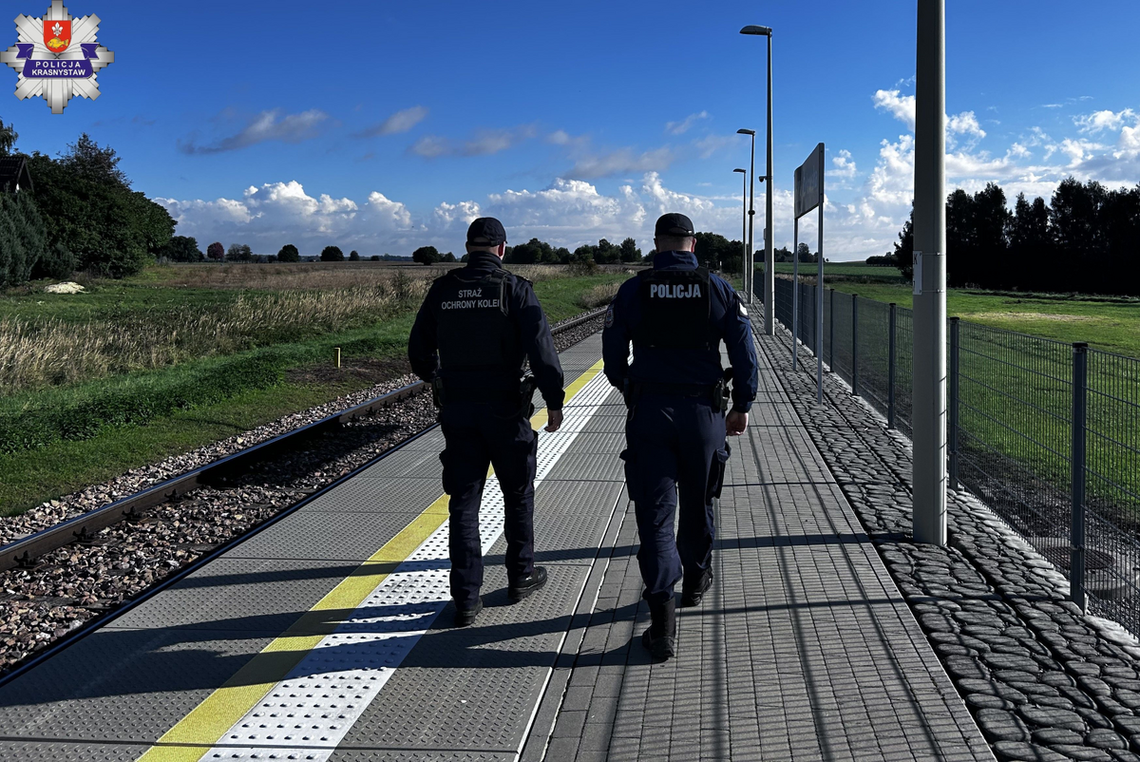 Wspólne patrole Policji i Straży Ochrony Kolei. Kierowcy i piesi pod lupą Wspólne patrole Policji i Straży Ochrony Kolei. Kierowcy i piesi pod lupą