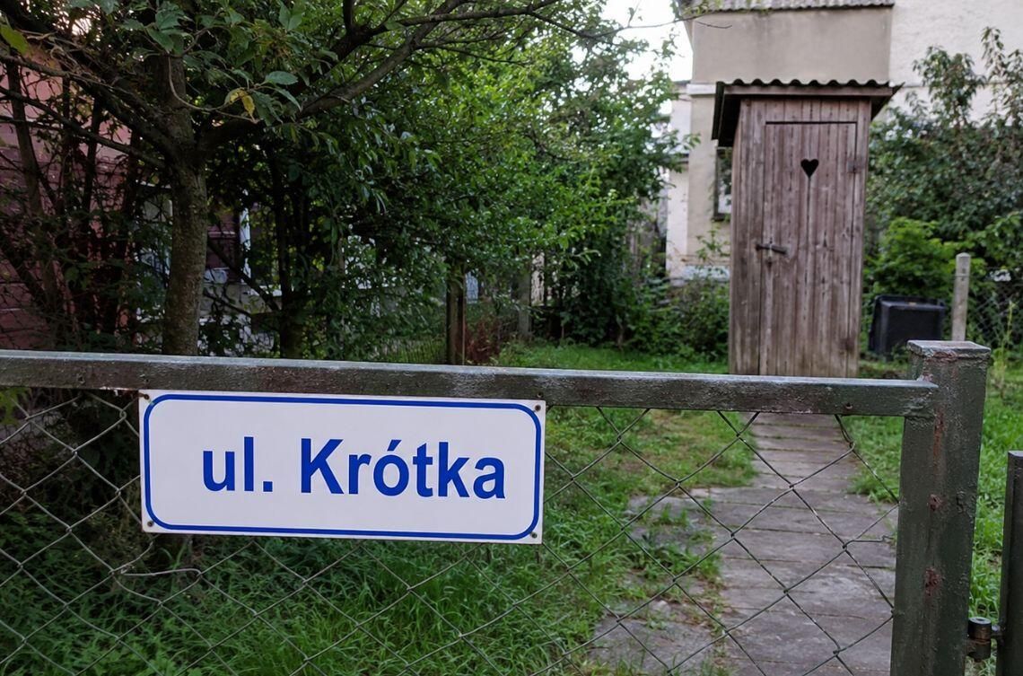 Wychodek w centrum Chełma. Rodzina od lat nie może podłączyć domu do kanalizacji