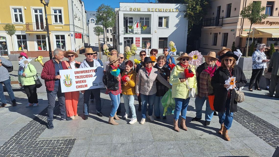 Wyjątkowe pierwsze Chełmskie Senioralia. Barwny korowód, koncerty i zabawa w Parku Miejskim. Zobaczcie zdjęcia i filmy Wyjątkowe pierwsze Chełmskie Senioralia. Barwny korowód, koncerty i zabawa w Parku Miejskim. Zobaczcie zdjęcia i filmy