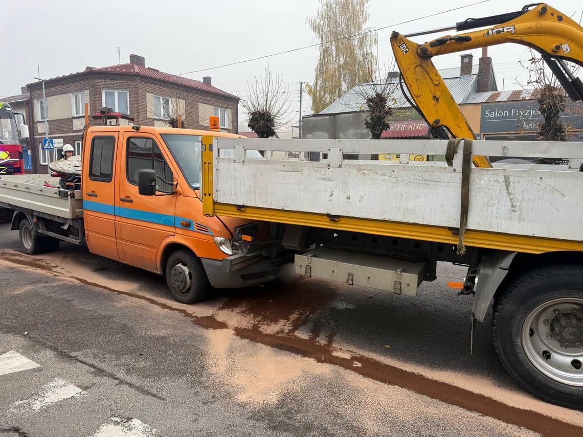 Wypadek na DK 17 w Izbicy. Zderzyły się trzy ciężarówki. Jedna osoba w szpitalu. Ruch wahadłowy Wypadek na DK 17 w Izbicy. Zderzyły się trzy ciężarówki. Jedna osoba w szpitalu. Ruch wahadłowy
