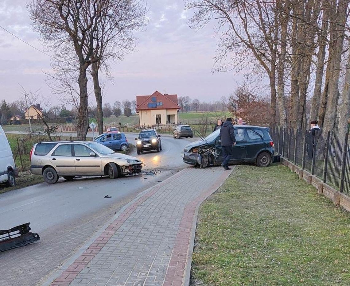 Wypadek w Kamieniu-Kolonii. Pasażerka toyoty została ranna