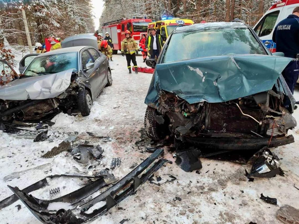 Tragiczna czołówka! 4 osoby ranne, jedna nie żyje [ZDJĘCIA]