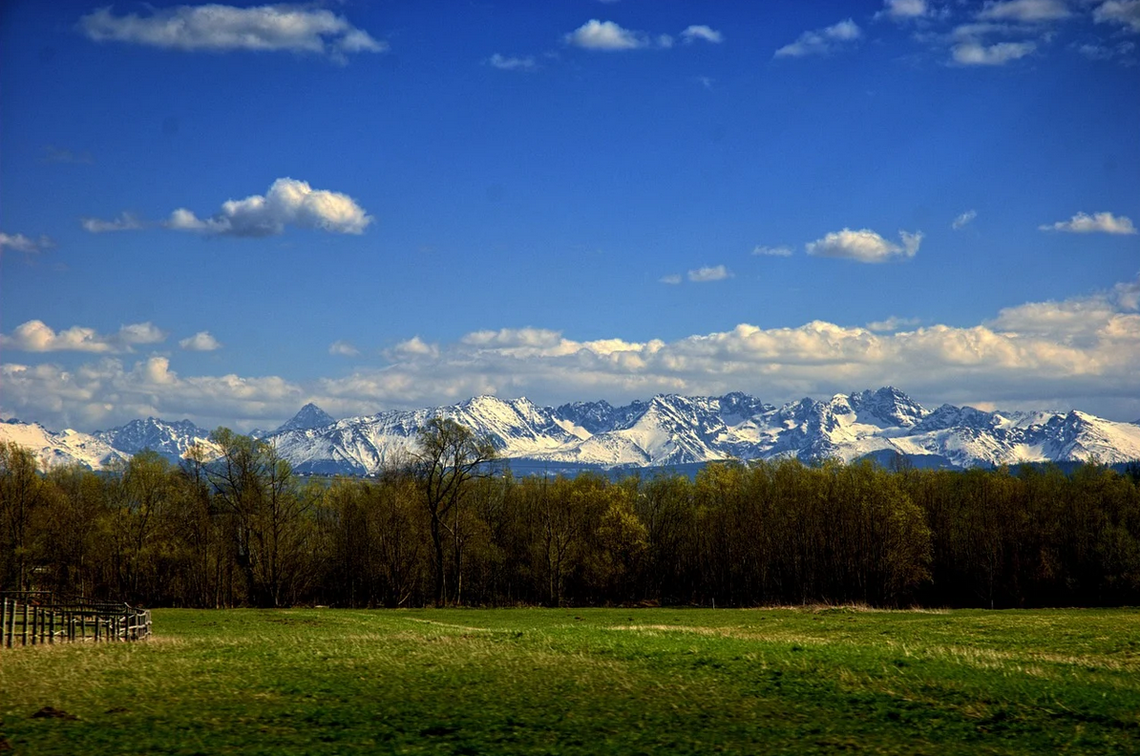 Wypoczynek w polskich Tatrach nie tylko zimą. Zobacz, jak zaplanować wakacje w górach!