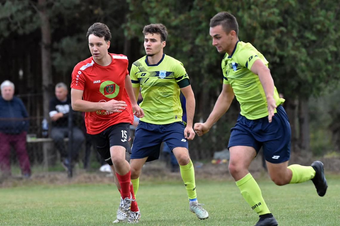 Wyrównana walka w B klasie trwa