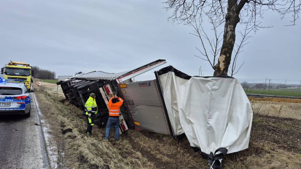 Wywrotka ciężarówki w Stołpiu