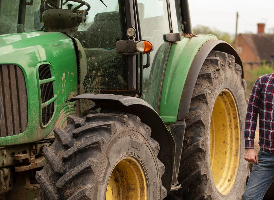 Z 3 promilami i na zakazie jechał szlaczkiem ciągnikiem. Zatrzymał go policjant na wolnym