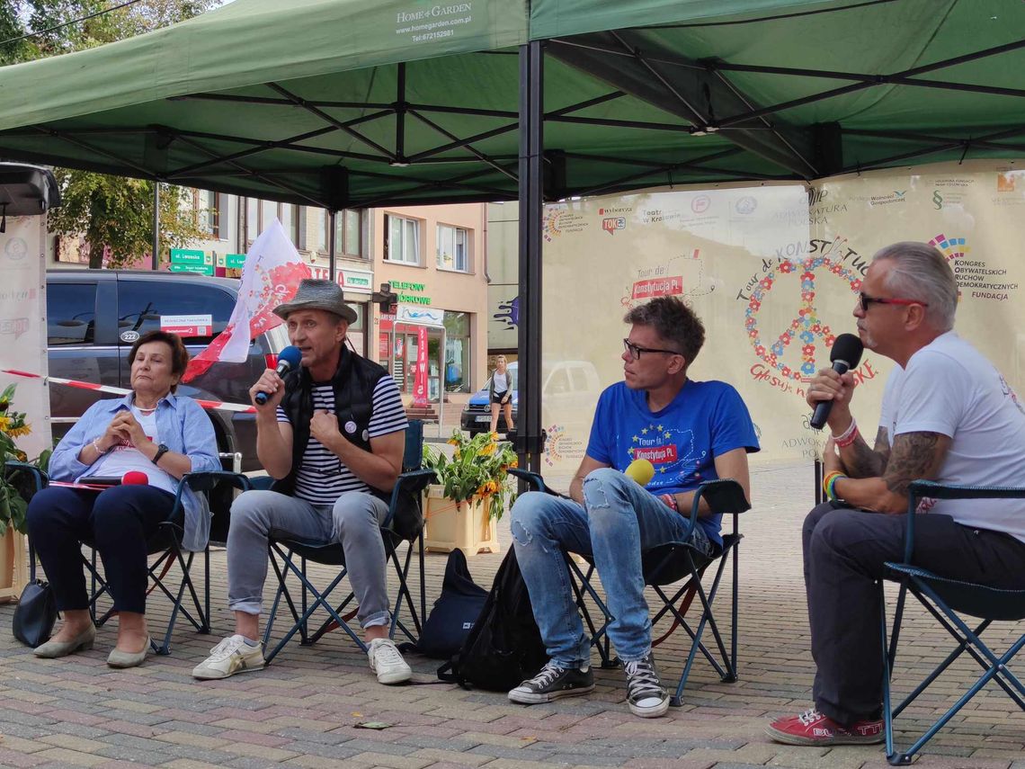 panel dyskusyjny na tour de konstytucja w chełmie