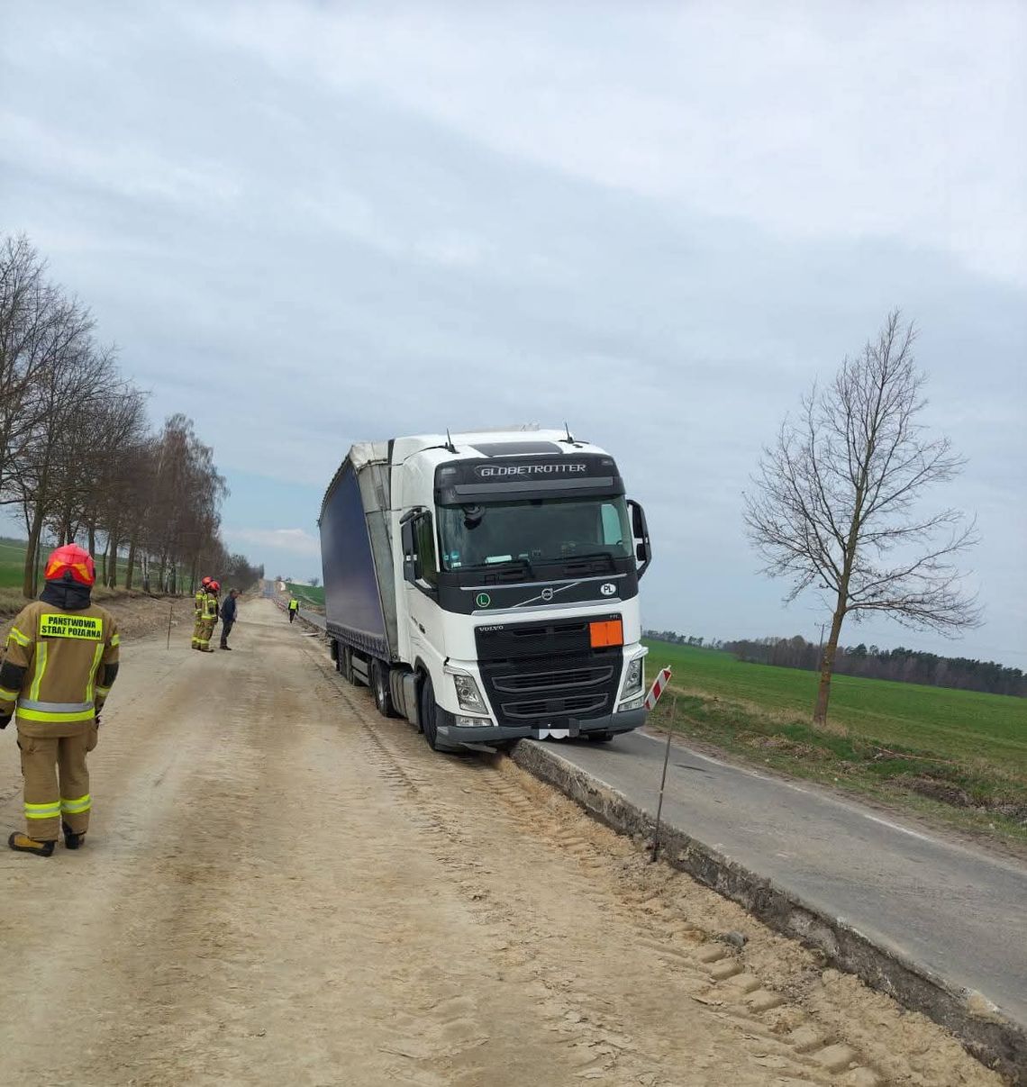 Zablokowana droga wojewódzka W812 w Korolówce Osadzie. Wyznaczono objazdy Zablokowana droga wojewódzka W812 w Korolówce Osadzie. Wyznaczono objazdy
