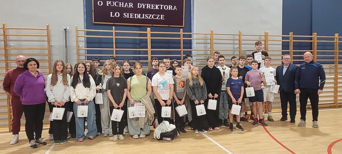 Zacięte zmagania przy stołach w Siedliszczu Turniej tenisa stołowego w Siedliszczu