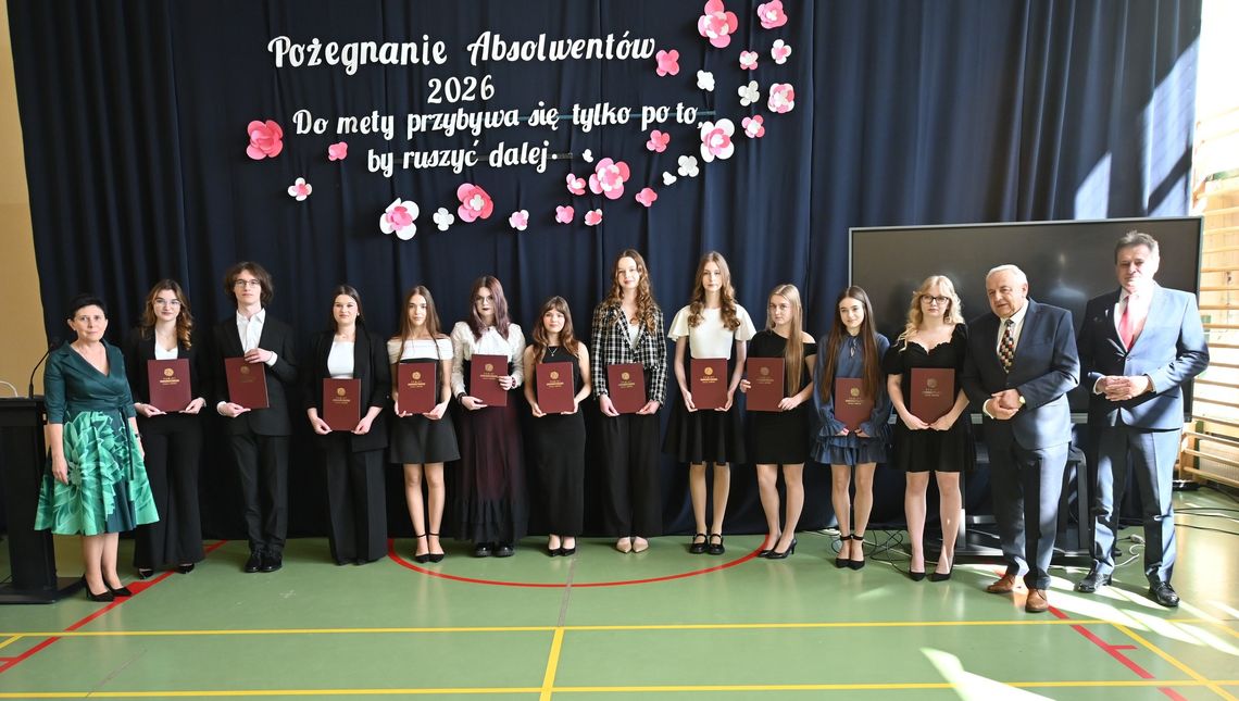 Zakończenie roku klas maturalnych w szkołach powiatu krasnostawskiego. Najlepsi uczniowie wyróżnieni [GALERIA ZDJĘĆ]