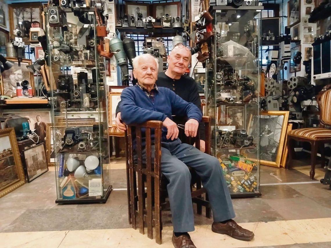 Na tym krześle mógł siedzieć marszałek Piłsudski. Mebel ocalił Mieczysław Wańczyk Na tym krześle mógł siedzieć marszałek Piłsudski. Mebel ocalił Mieczysław Wańczyk