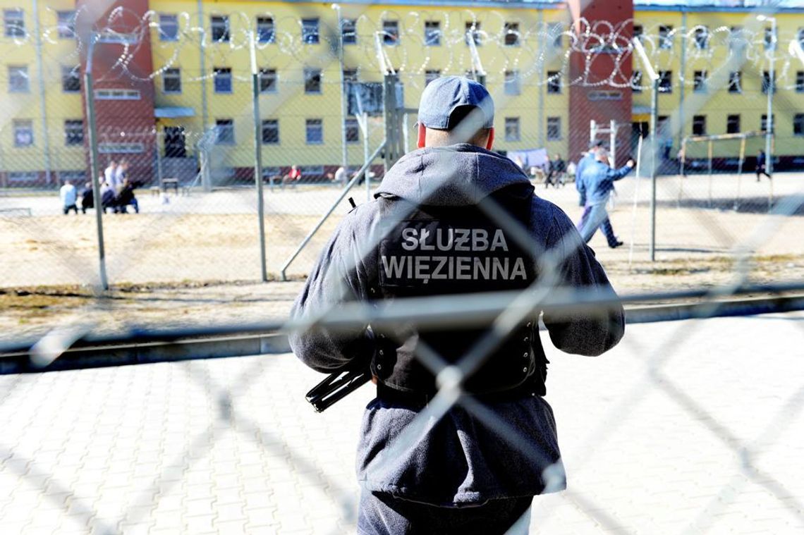 Strażnicy więzienni skazani. Na ich zmianie ze szpitala uciekł zabójca Bartłomiej B. Strażnicy więzienni skazani. Na ich zmianie ze szpitala uciekł zabójca Bartłomiej B.