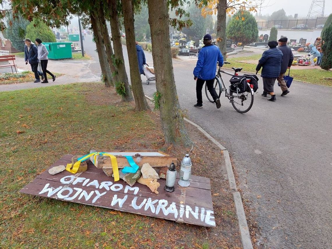 Chełm. Zapal znicz ofiarom wojny na Ukrainie. Społecznicy przygotowali instalację