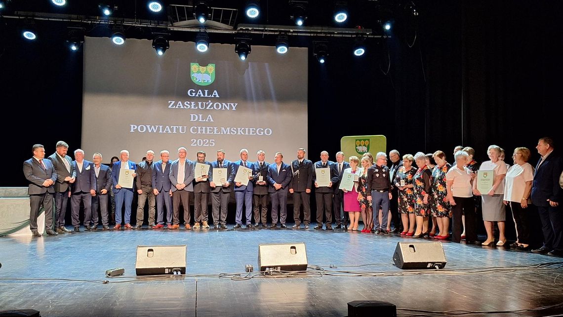 Zasłużeni dla Powiatu Chełmskiego wyróżnieni na uroczystej gali [GALERIA ZDJĘĆ]
