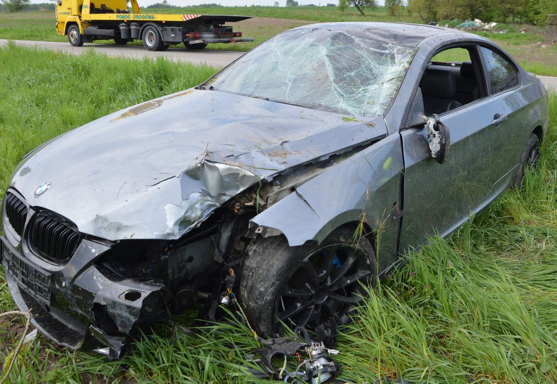 Pow. włodawski. Zaszaleli na majówce. Jeden wracał z imprezy i zasnął za kierownicą Pow. włodawski. Zaszaleli na majówce. Jeden wracał z imprezy i zasnął za kierownicą