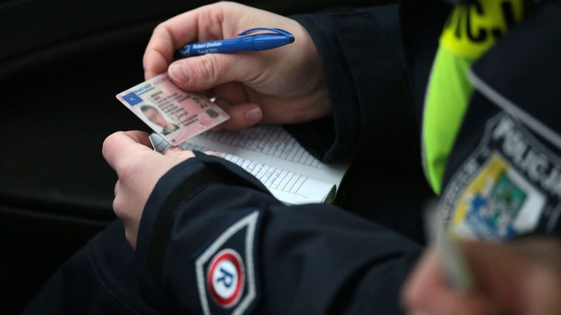 Zatrzymywanie prawa jazdy za przekroczenie prędkości jest niekonstytucyjne