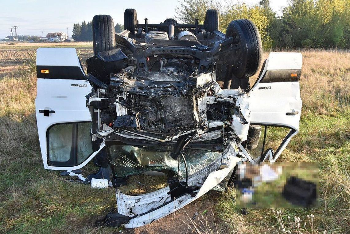 Lubelskie. Zderzenie aut na drodze krajowej. Kierowcy i pasażerowie przewiezieni do szpitala