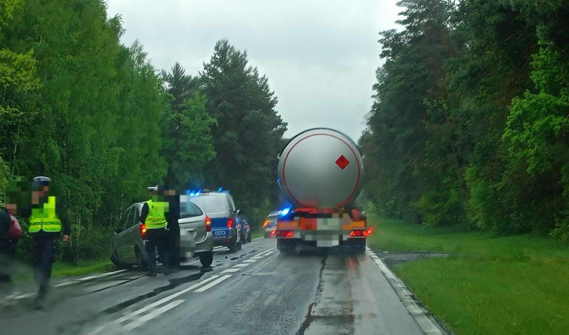 Zderzenie aut przed Okuninką. Kierująca wpadła w poślizg?