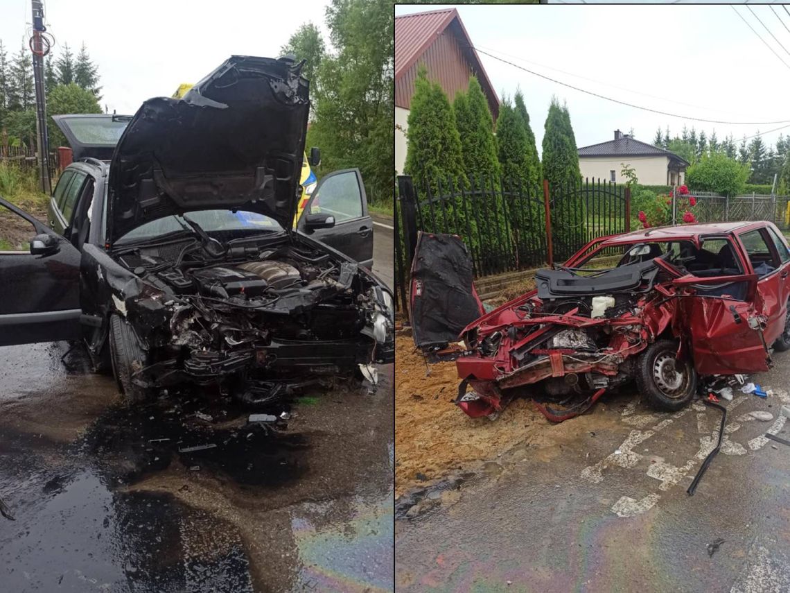 Zderzenie czołowe dwóch aut w Okszowie. Kierowca w stanie ciężkim w szpitalu