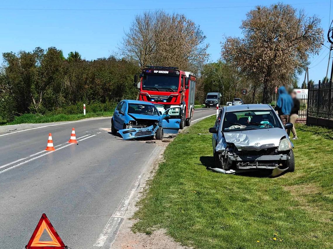 Zderzenie dwóch aut w Chorupniku. Dziecko zabrane do szpitala
