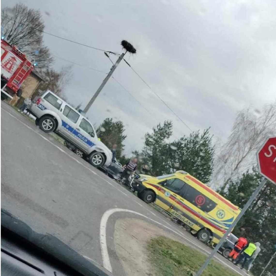 Zderzenie dwóch aut w Sawinie. Poszkodowana 13-latka w szpitalu