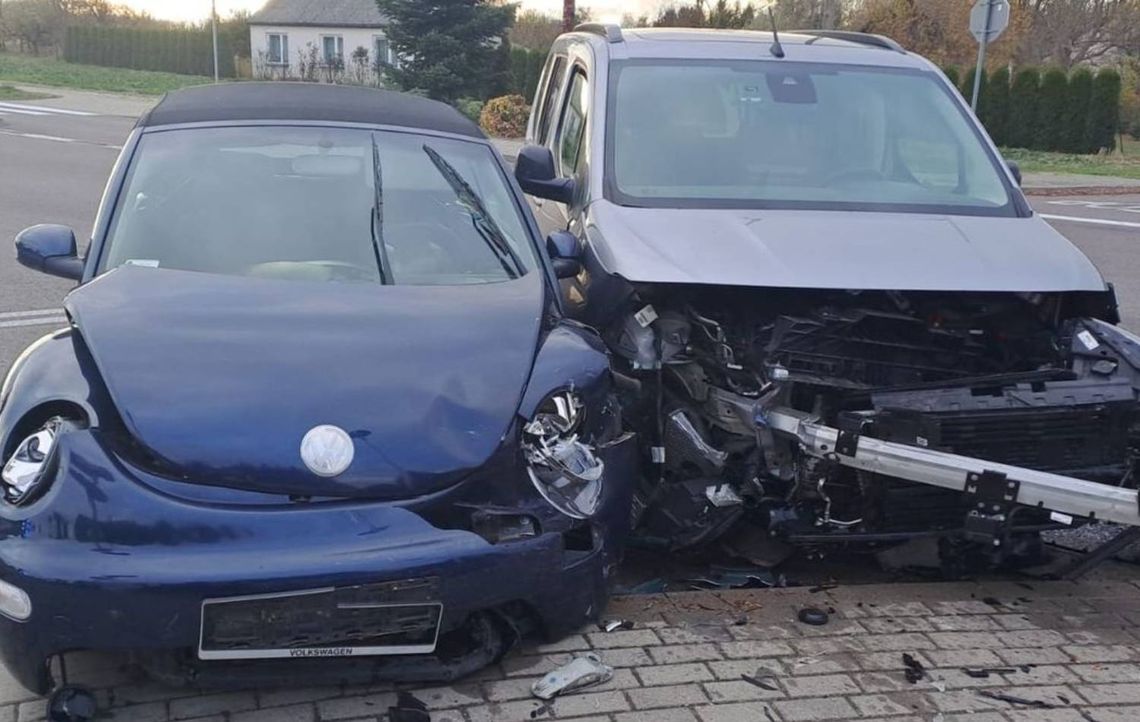 Do zderzenia dwóch samochodów osobowych doszło w poniedziałek (27 października) po południu w gminie Siedliszcze.