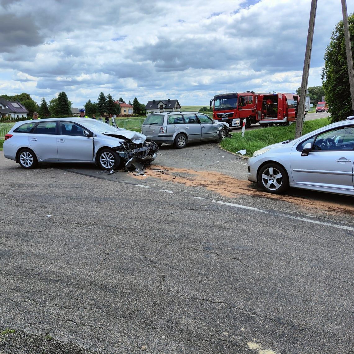 Zderzenie dwóch pojazdów w Fajsławicach. Ruch odbywa się wahadłowo!