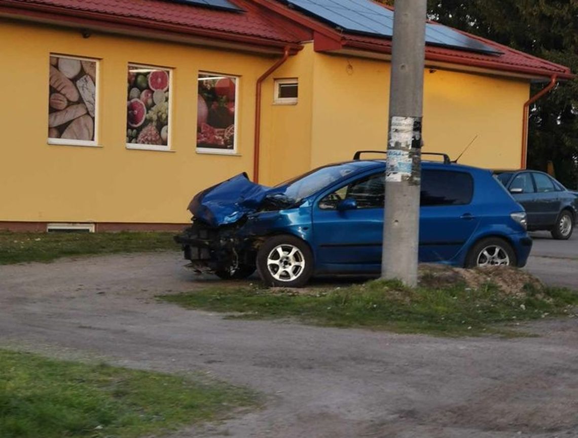Zderzenie na skrzyżowaniu w Wereszczynie. Dwie osoby w szpitalu