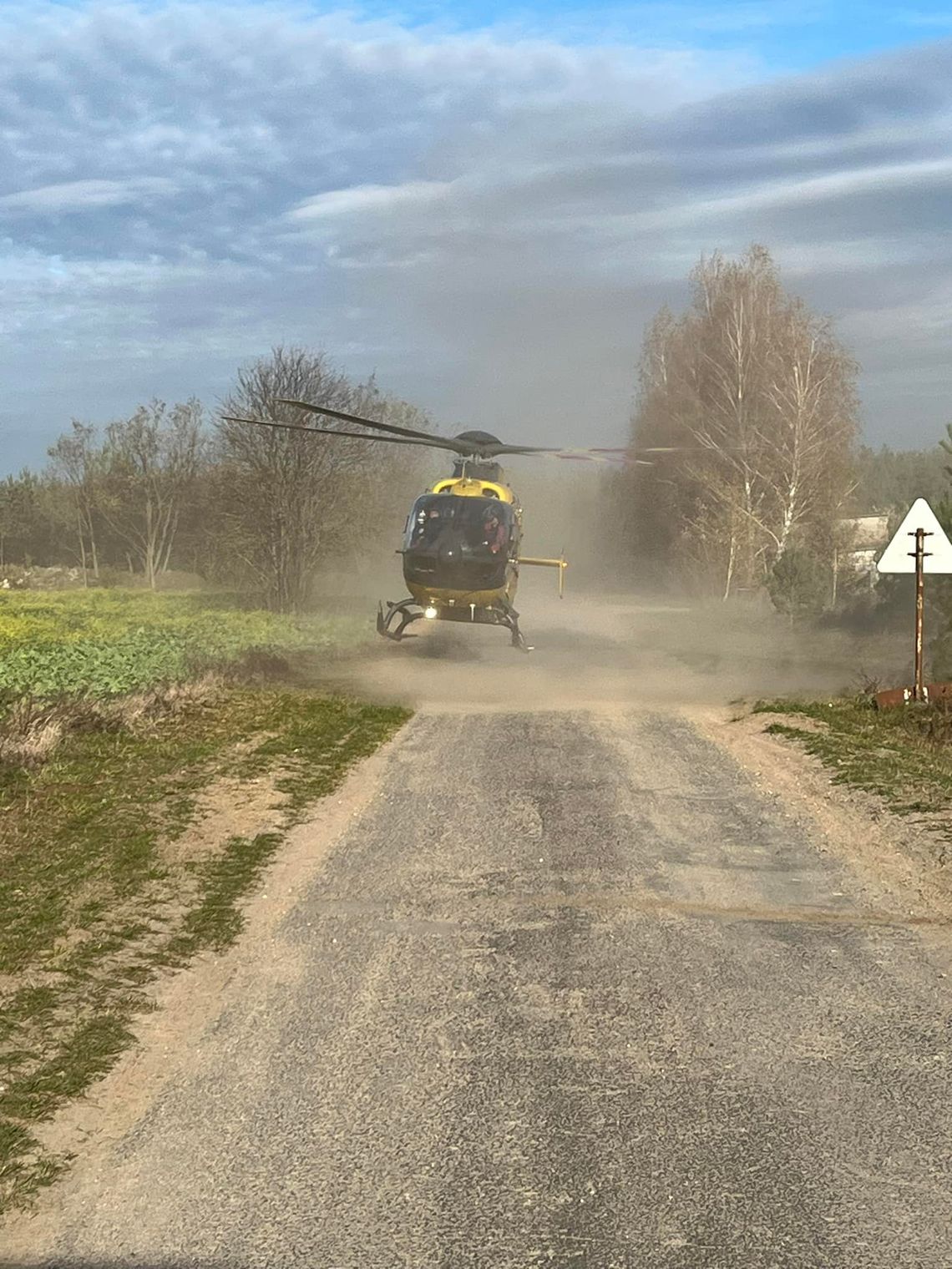 Zderzenie nastoletnich motocyklistów. Po 14-latka wezwano lotnicze pogotowie